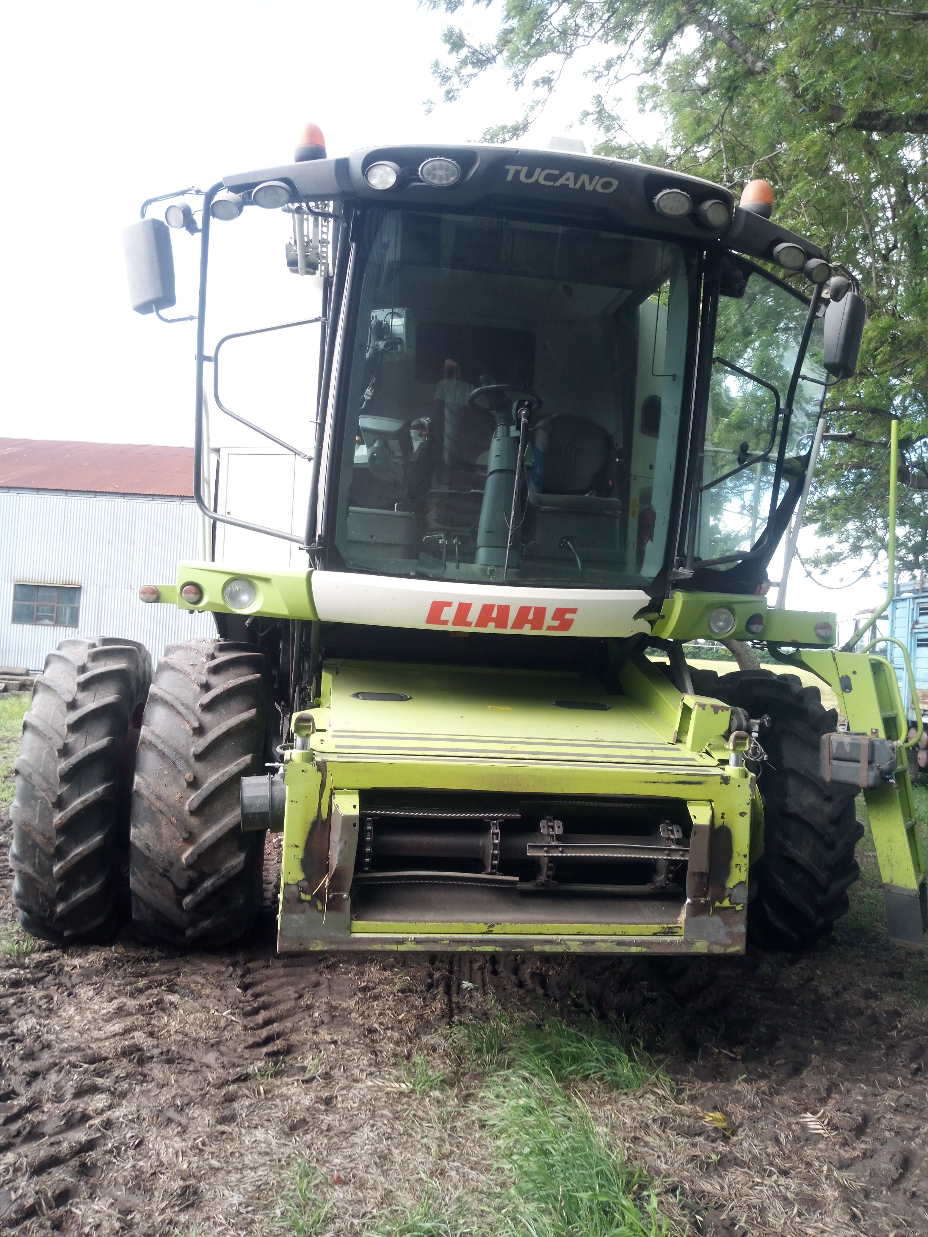Cosechadora claas tucano 570
