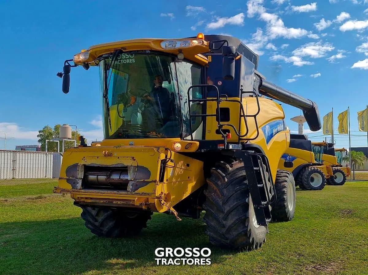 Cosechadora New Holland CR 9060 - 1